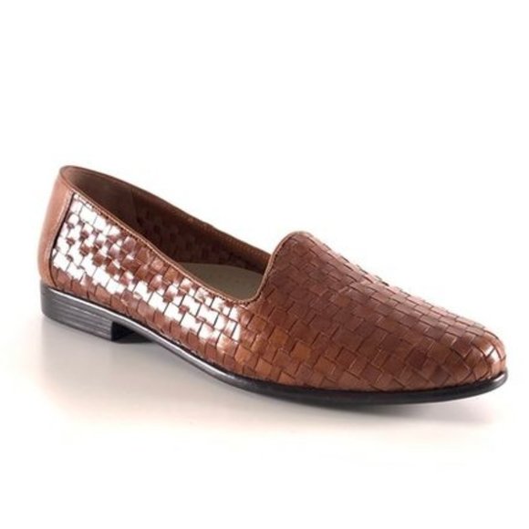 Trotters "Liz" Weaved Leather Slip-on Loafers in Brown - Picture 12 of 17